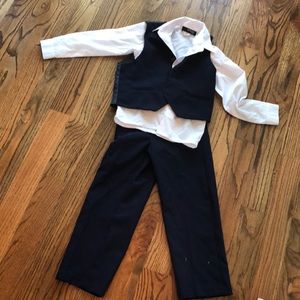 4 piece NAVY suit! Size 7 boys!
